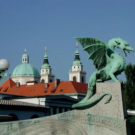 Tatil Evi Hugo's House Rakitna