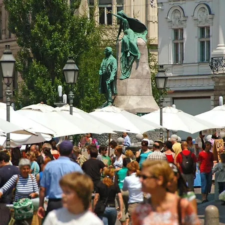 Hugo's House Tatil Evi *